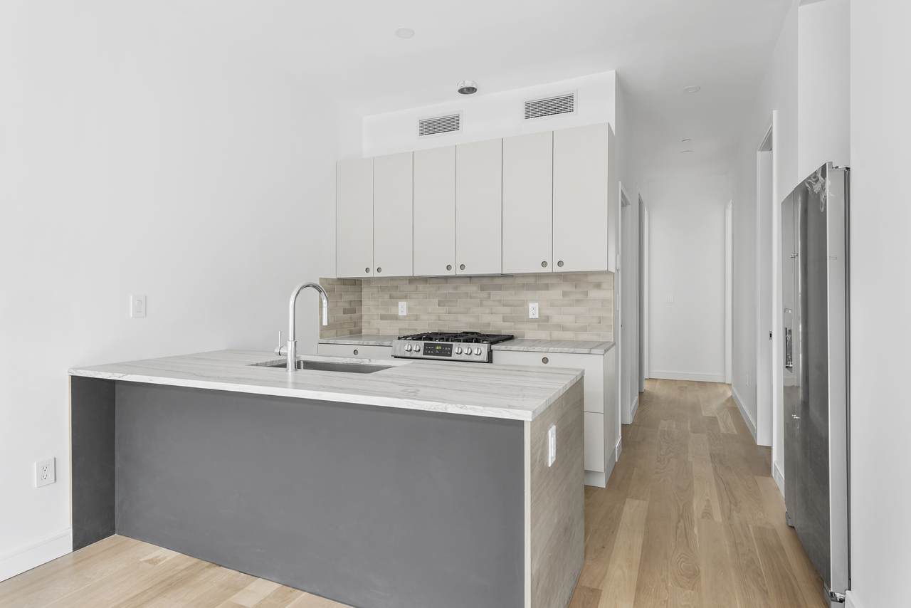 320 Tompkins Avenue - Photo 1