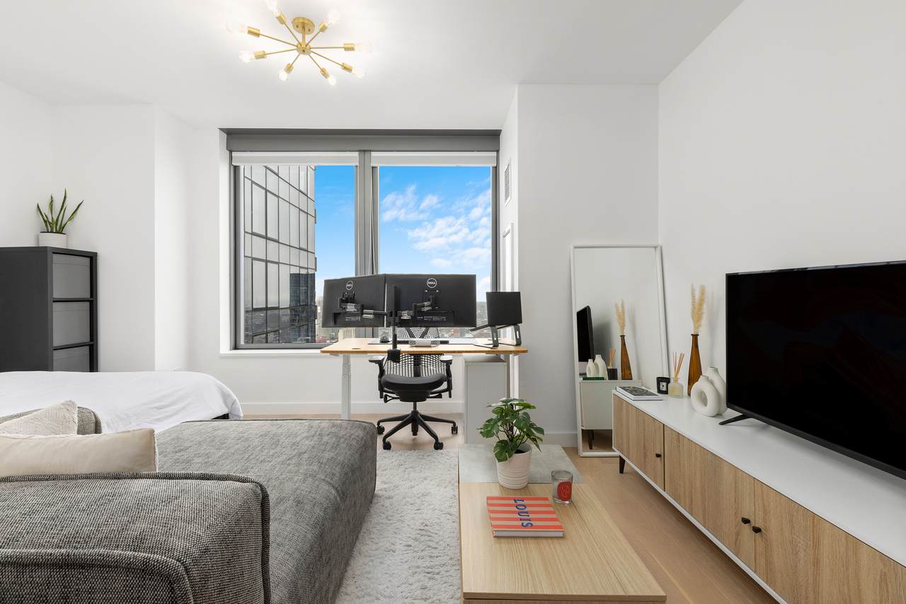3 Court Square - Photo 1
