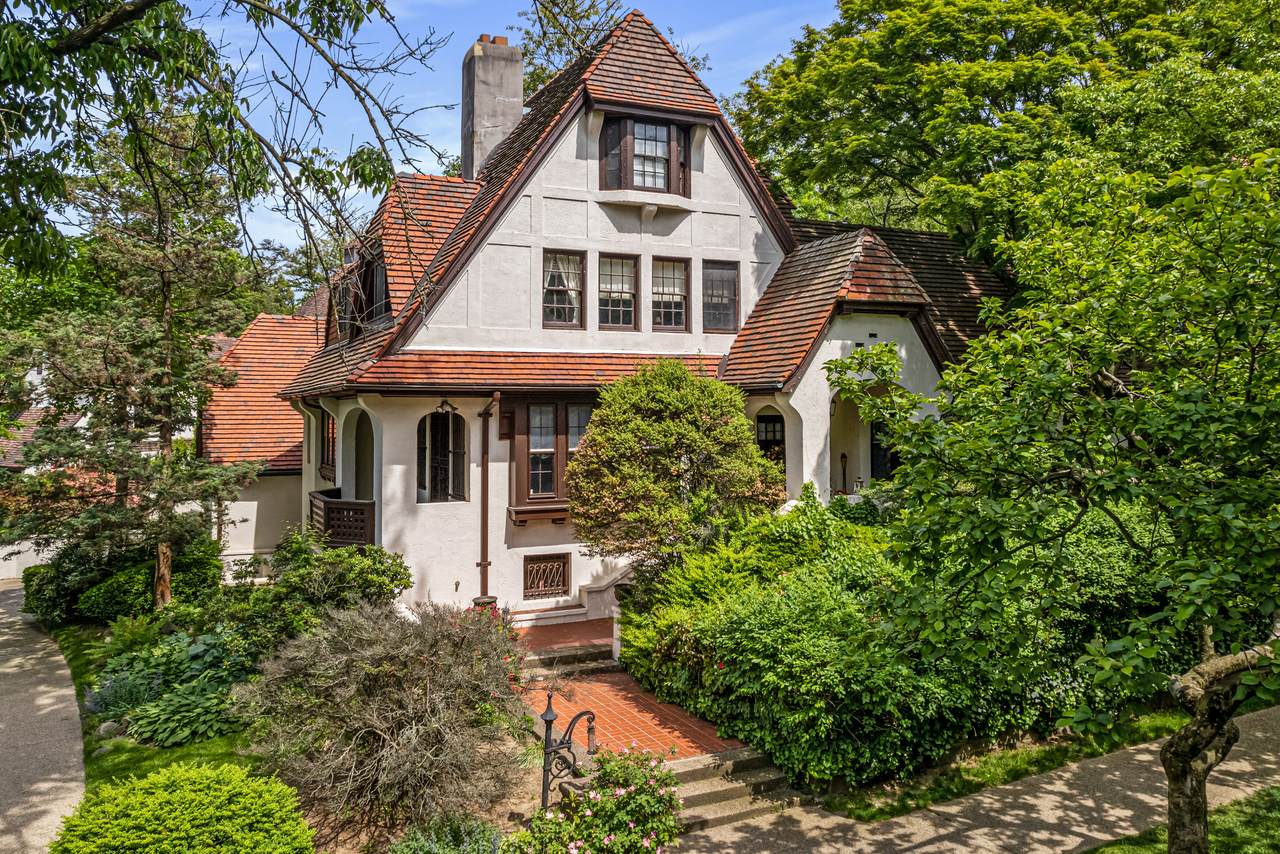 160 Greenway - Photo 1