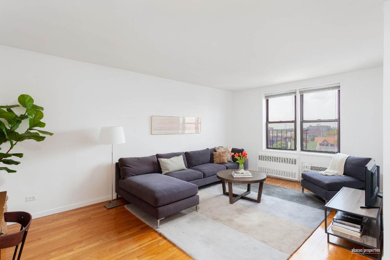 488 Ocean Parkway - Photo 1