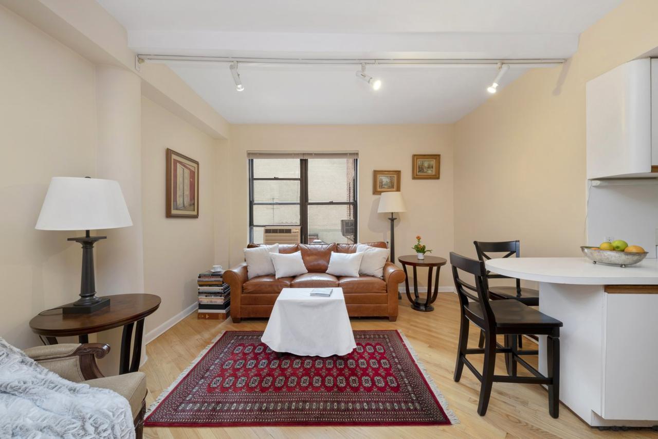 60 68th St - Photo 1