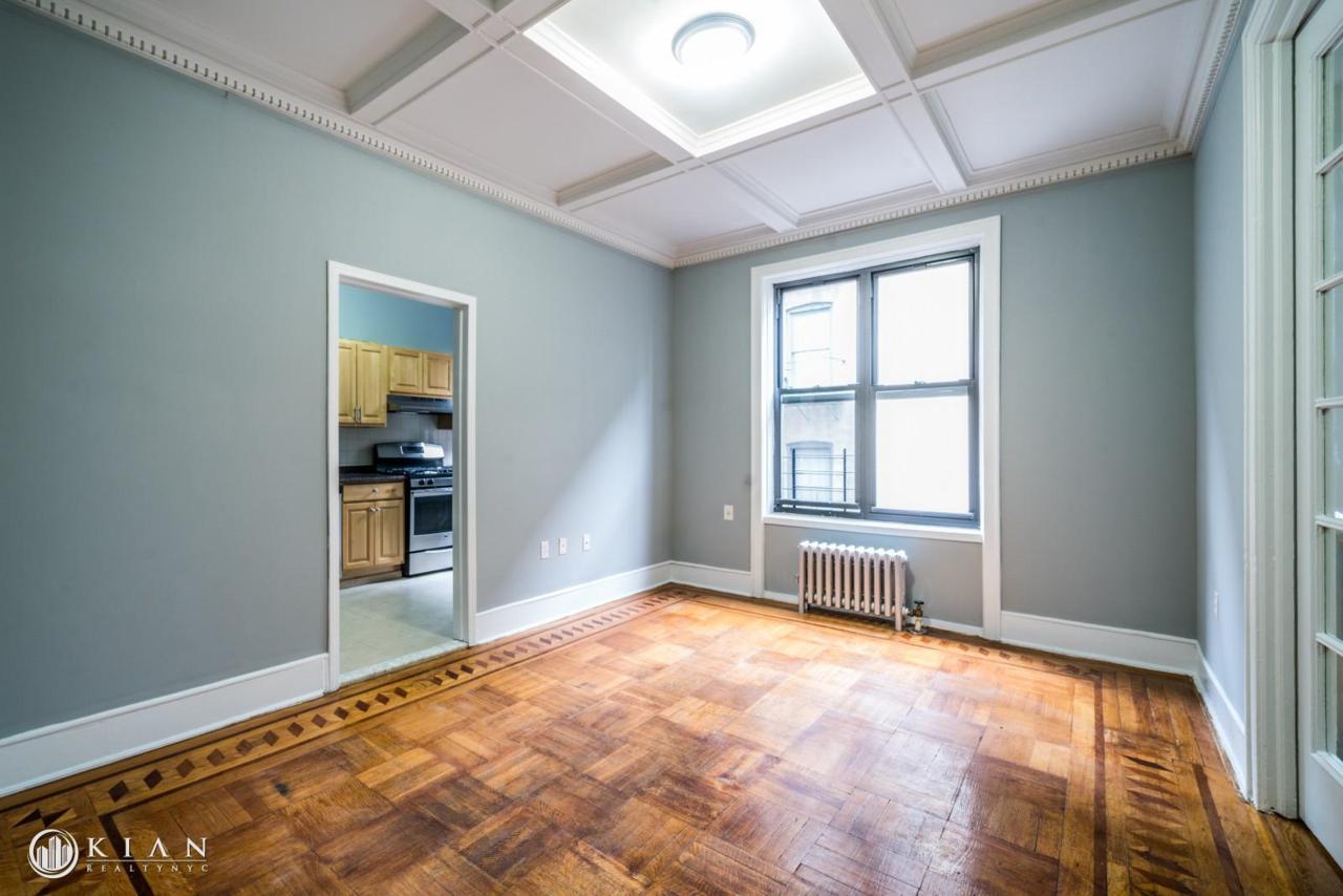 550 158th St - Photo 1