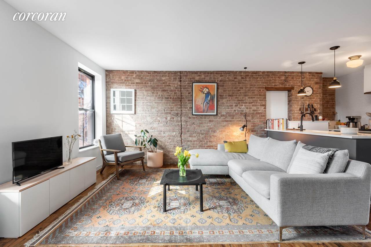 423 Hicks Street - Photo 1