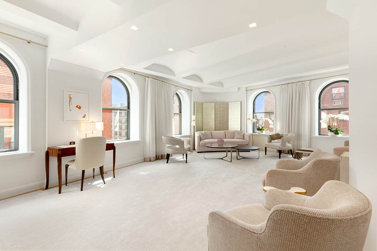 275 10TH Street - Photo 1