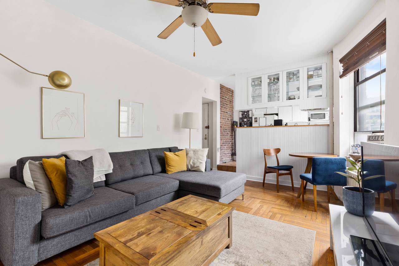342 21ST Street - Photo 1