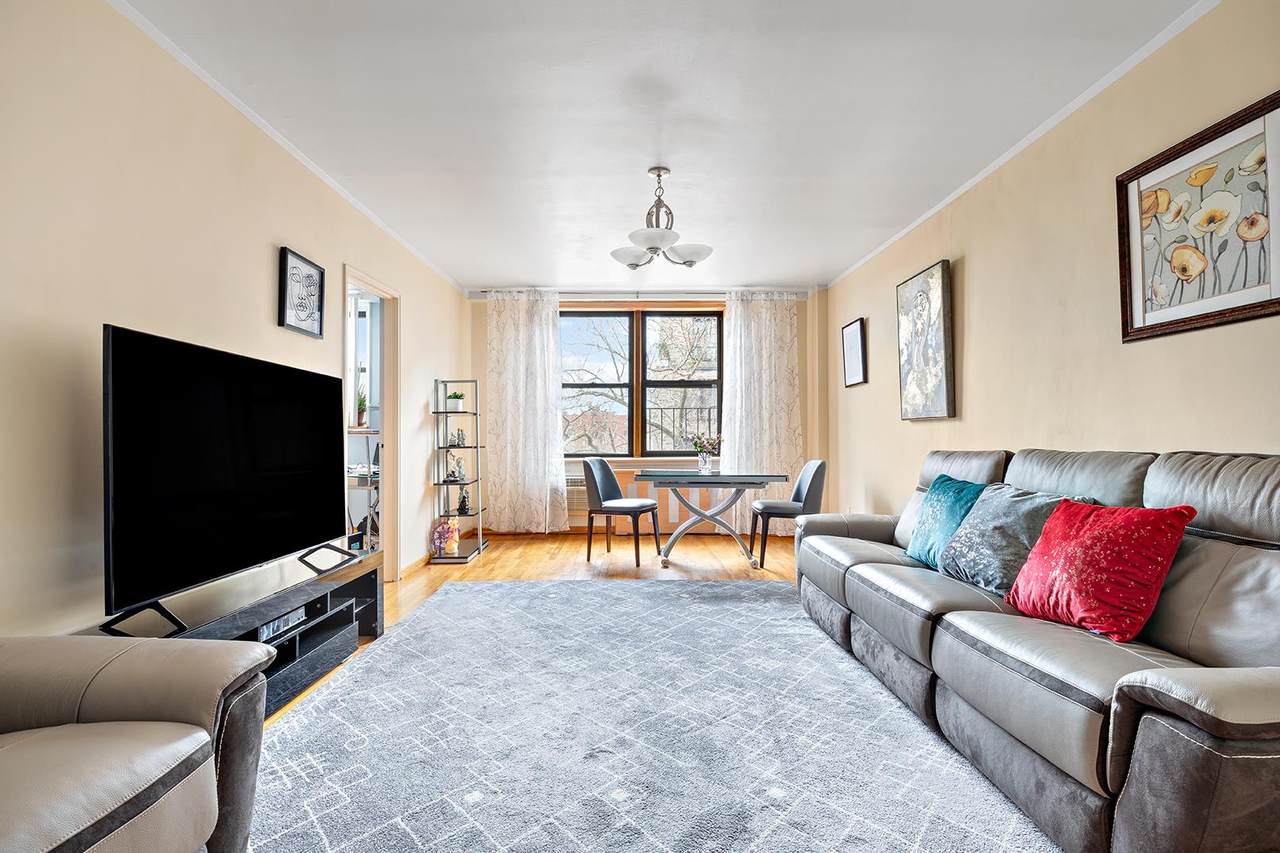 275 Webster Avenue - Photo 1