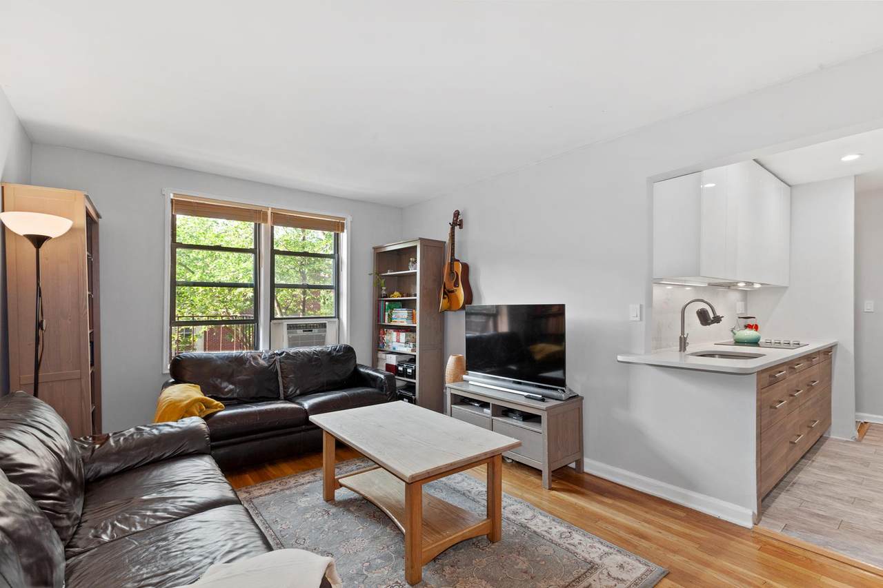 102 65TH Avenue - Photo 1