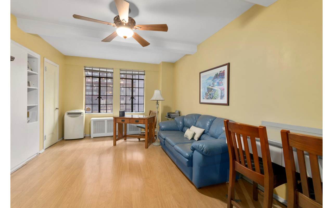 320 42ND Street - Photo 1