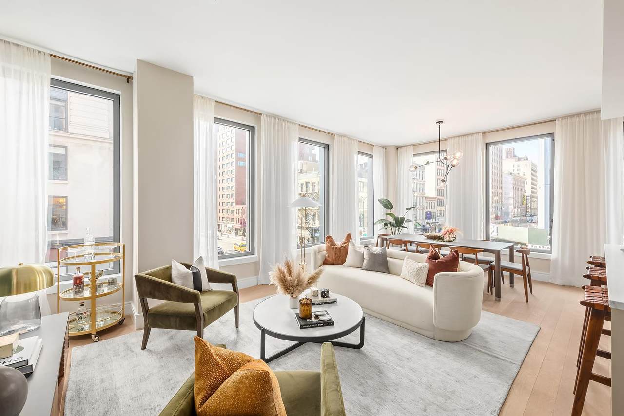 540 6TH Avenue - Photo 1