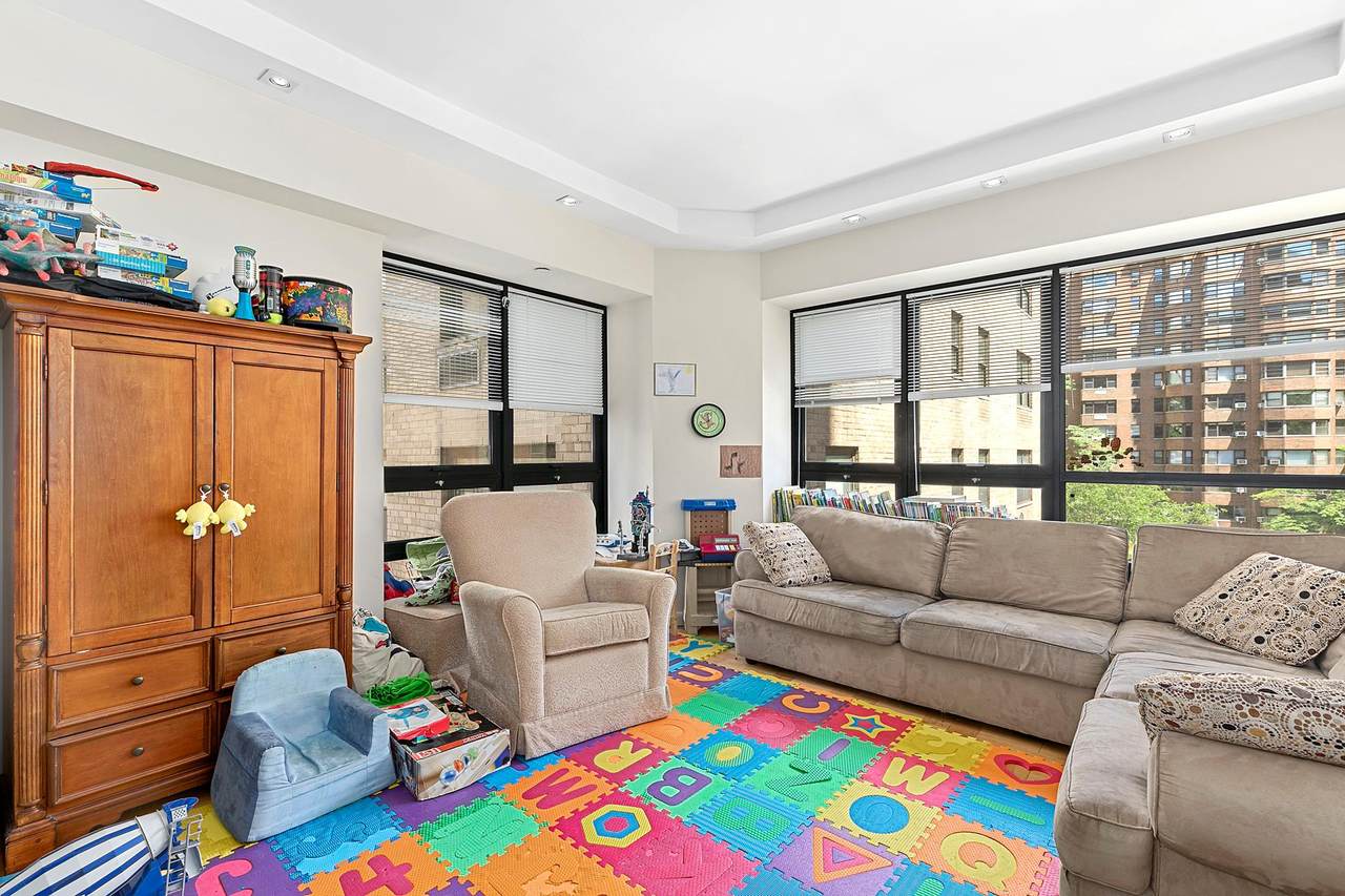 415 54TH Street - Photo 1