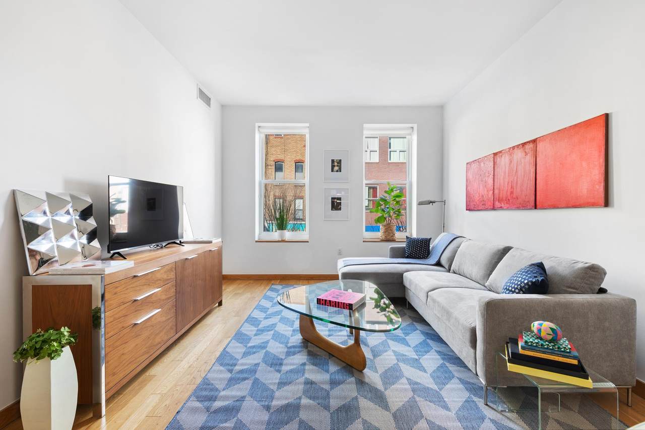 318 Knickerbocker Avenue - Photo 1
