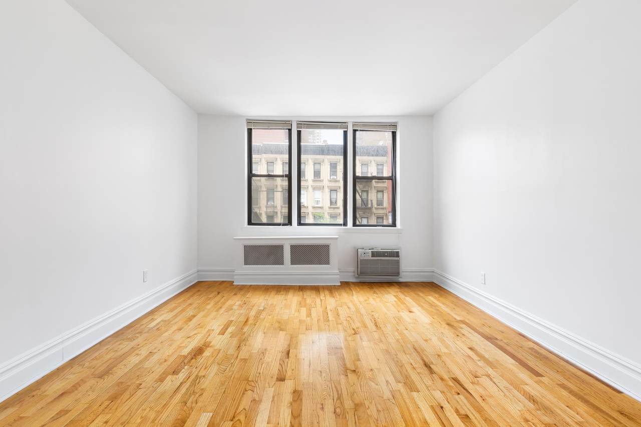 1628 2ND Avenue - Photo 1