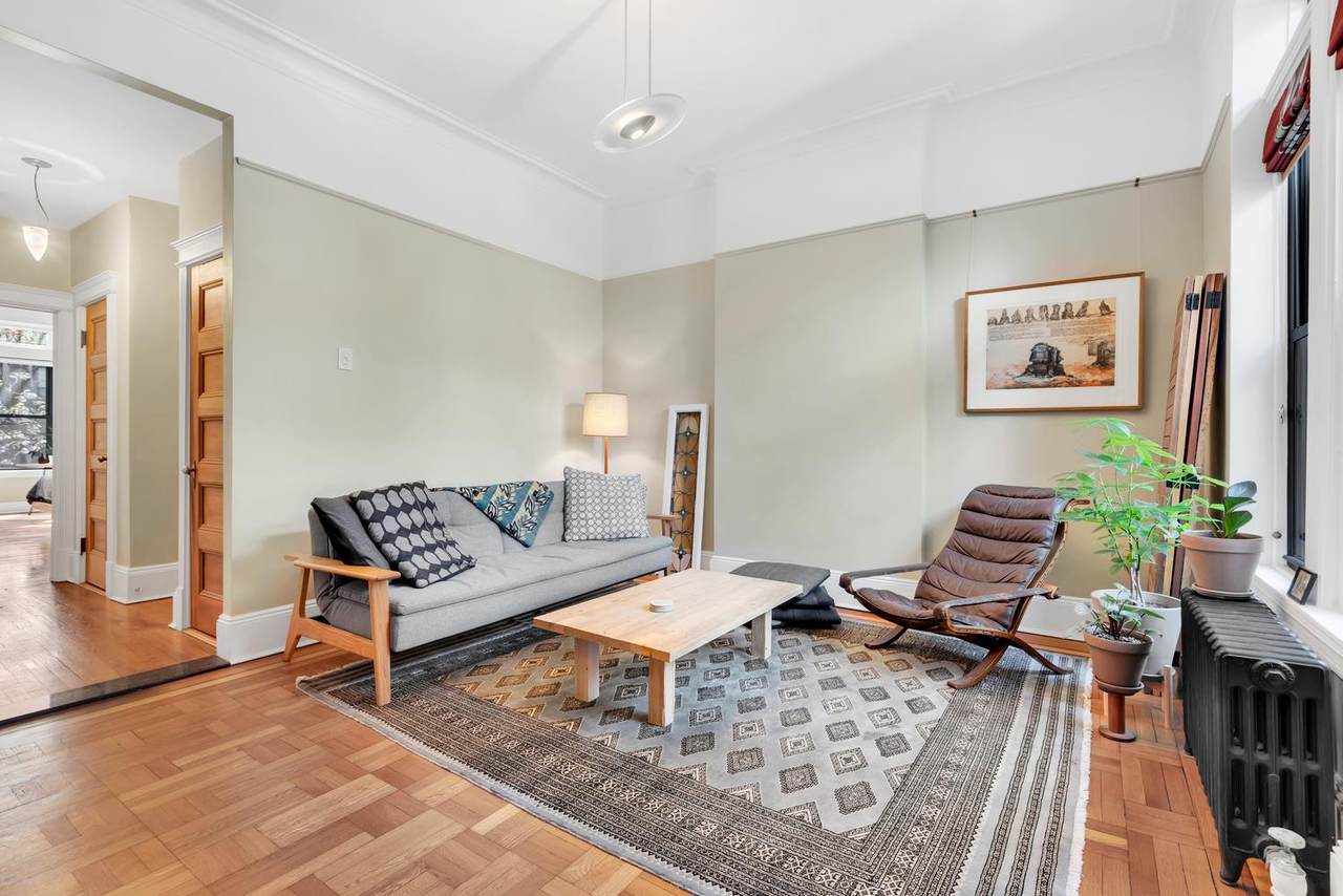 593 6TH Street - Photo 1