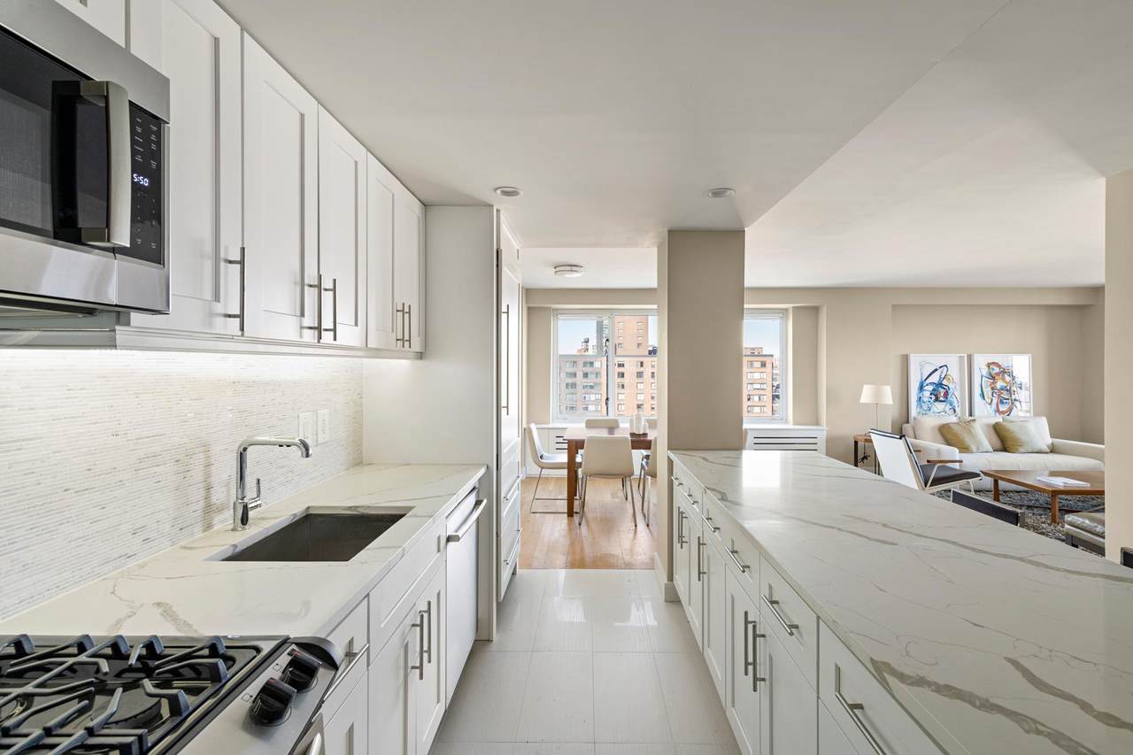 392 Central Park - Photo 1