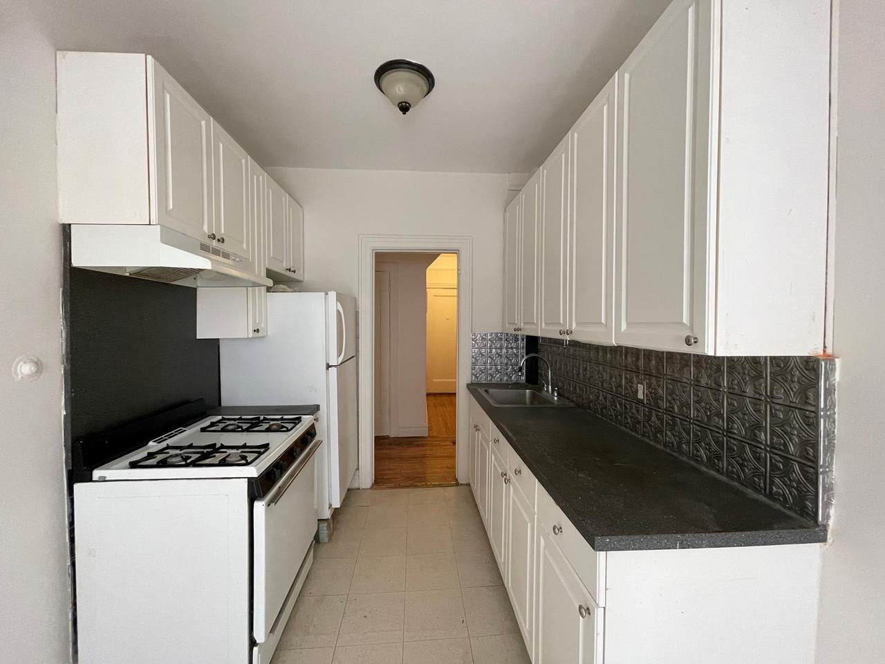 425 14TH Street - Photo 1