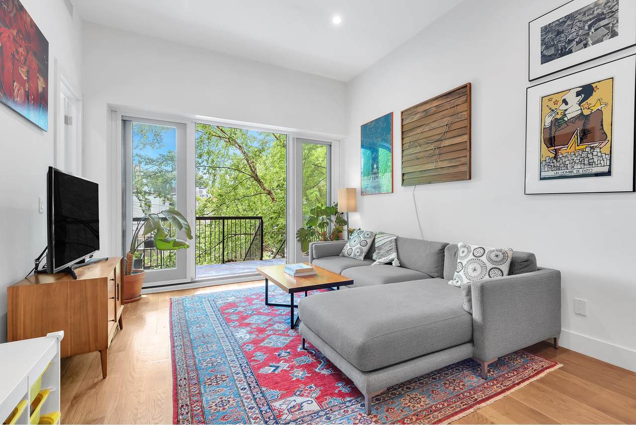 258 18TH Street - Photo 1