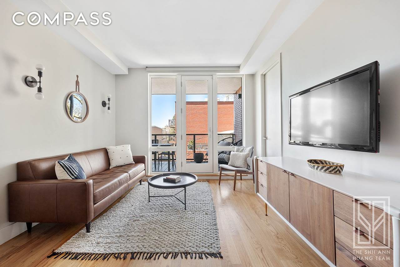 1059 Manhattan Avenue - Photo 1