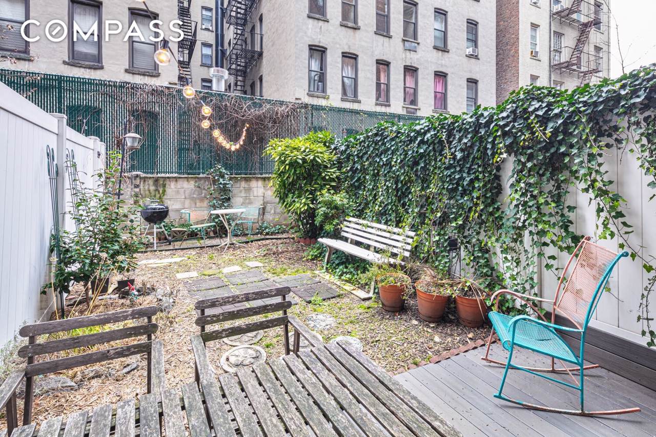 229 28th St - Photo 1
