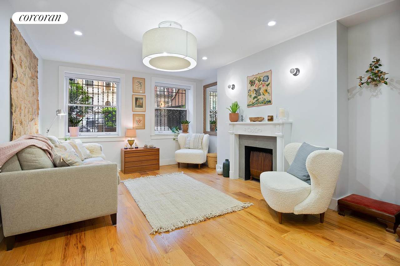 565 5TH Street - Photo 1