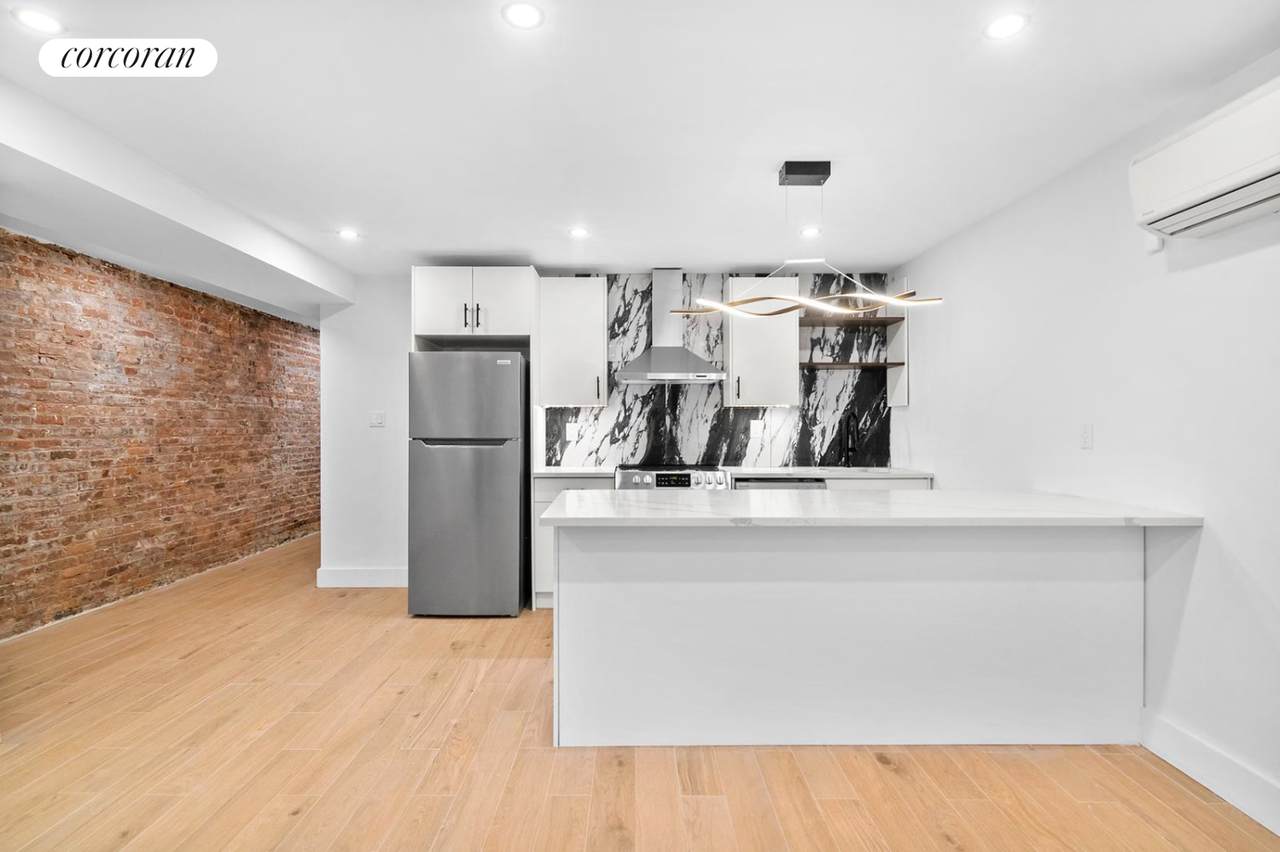 380 Hawthorne Street - Photo 1