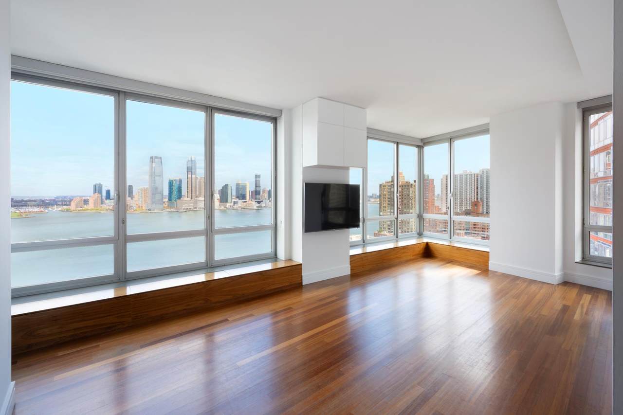 30 West Street - Photo 1