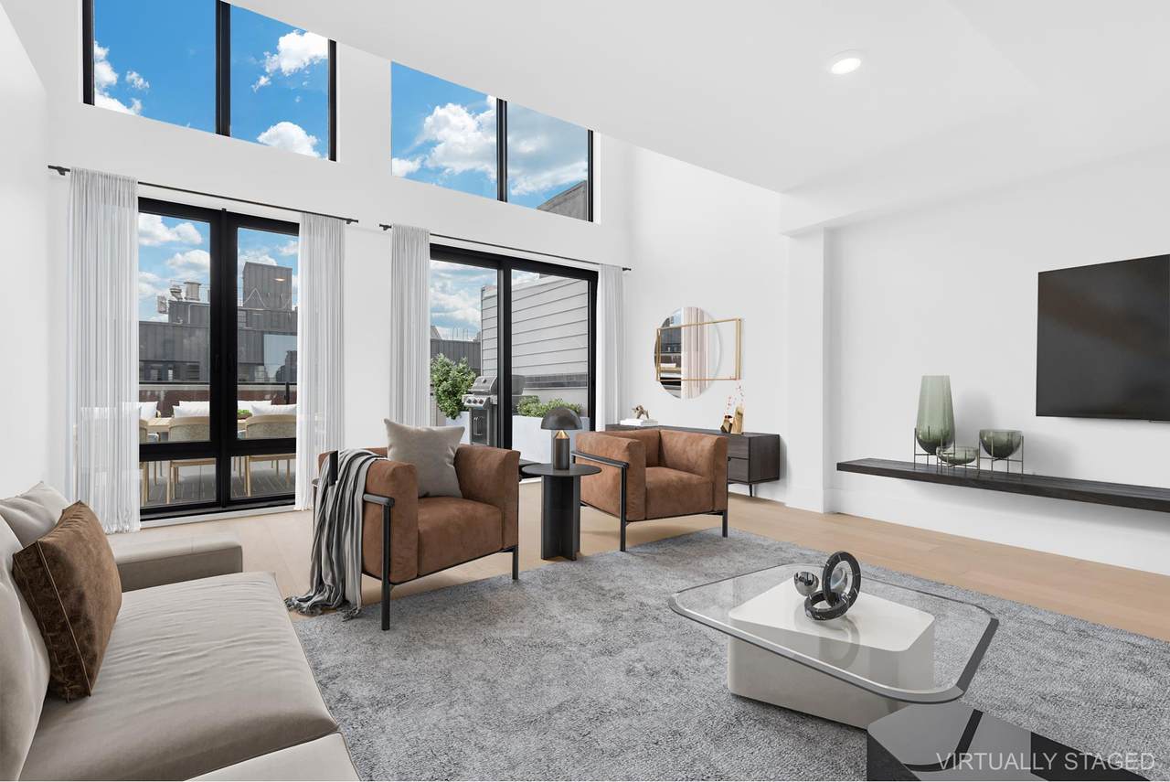 532 Lorimer Street - Photo 1