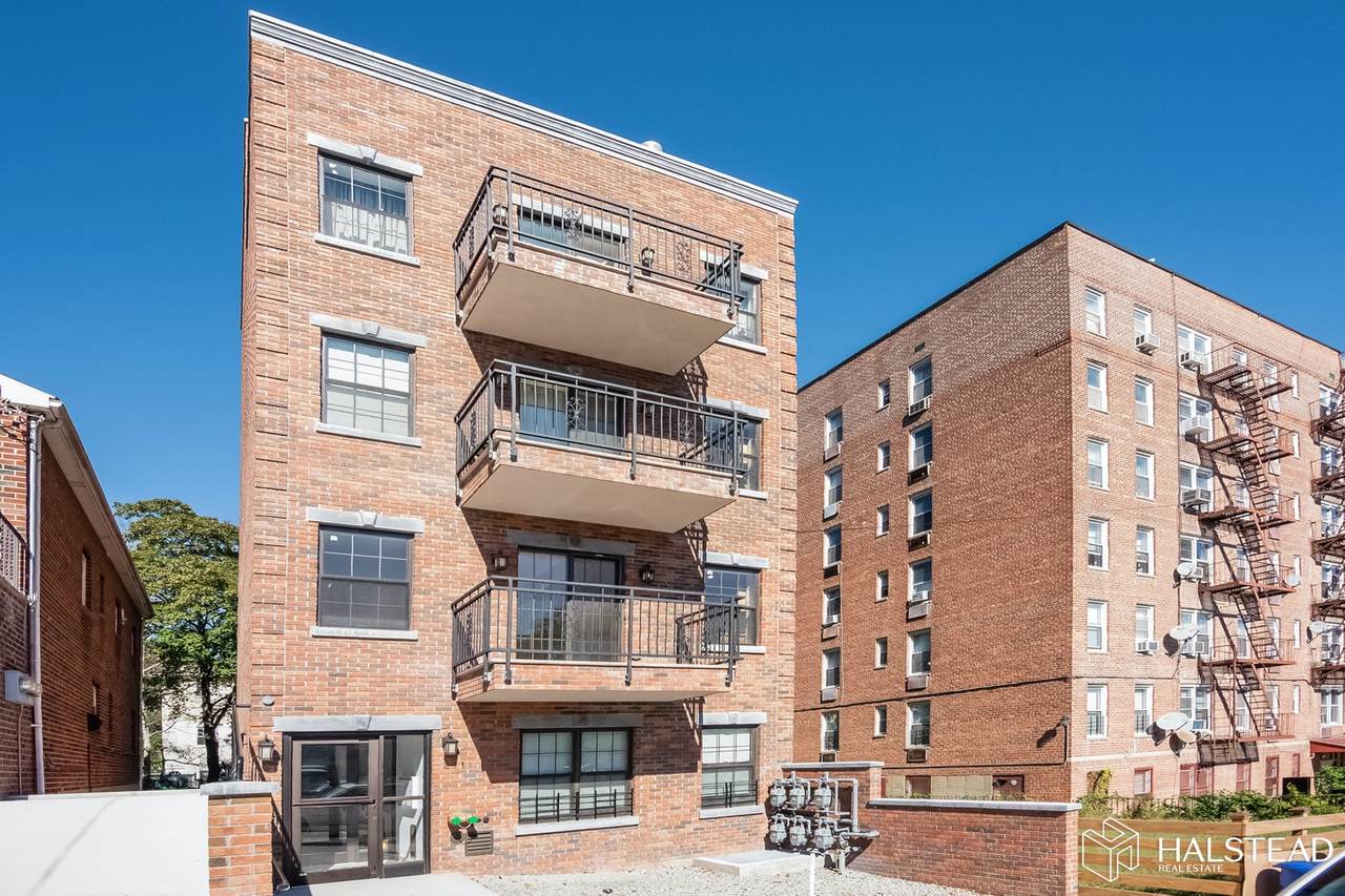 211 252ND St - Photo 1