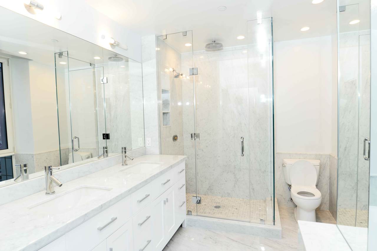 635 42ND Street - Photo 1