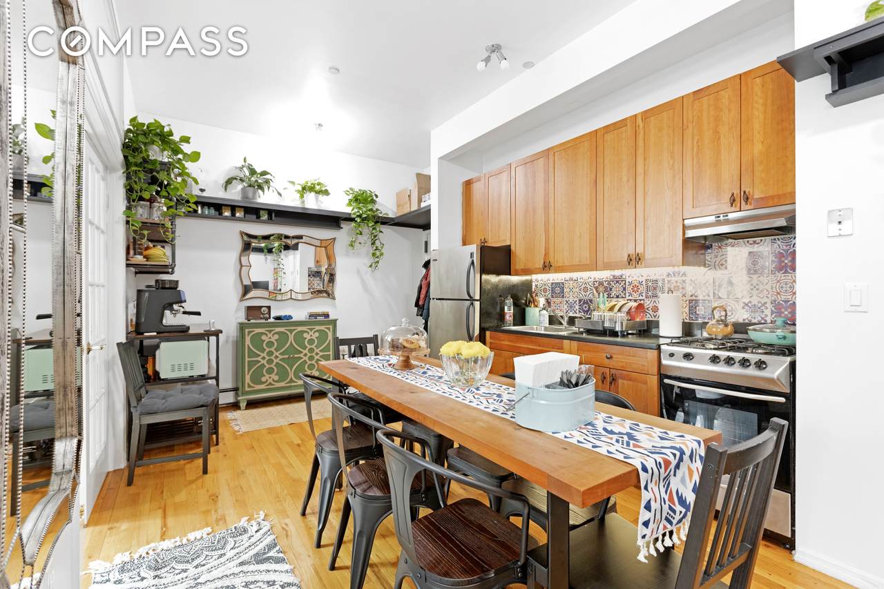 133 Conselyea Street - Photo 1
