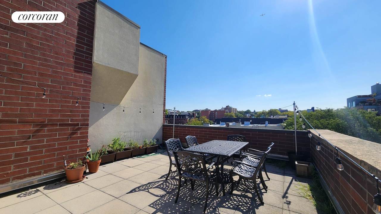 219 17TH Street - Photo 1