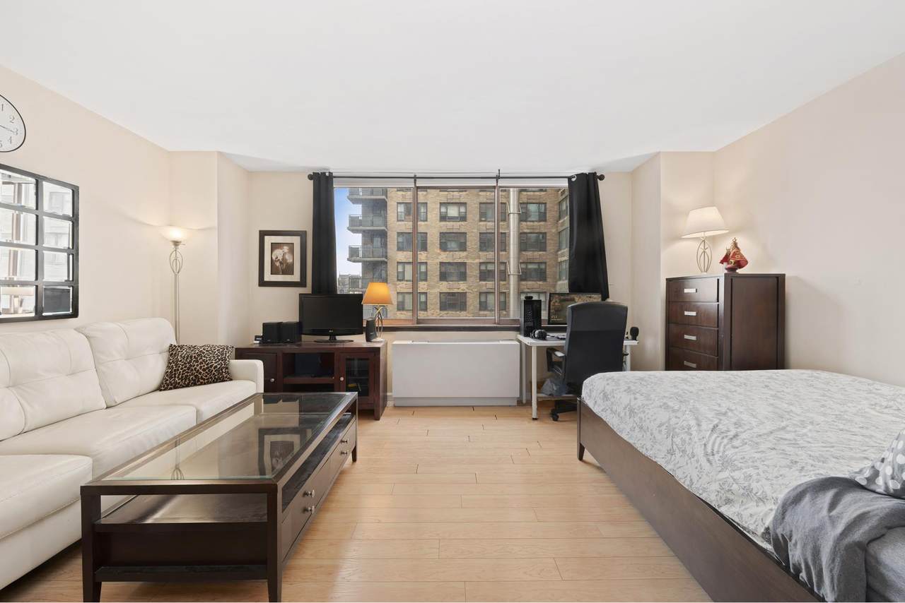 235 40TH Street - Photo 1