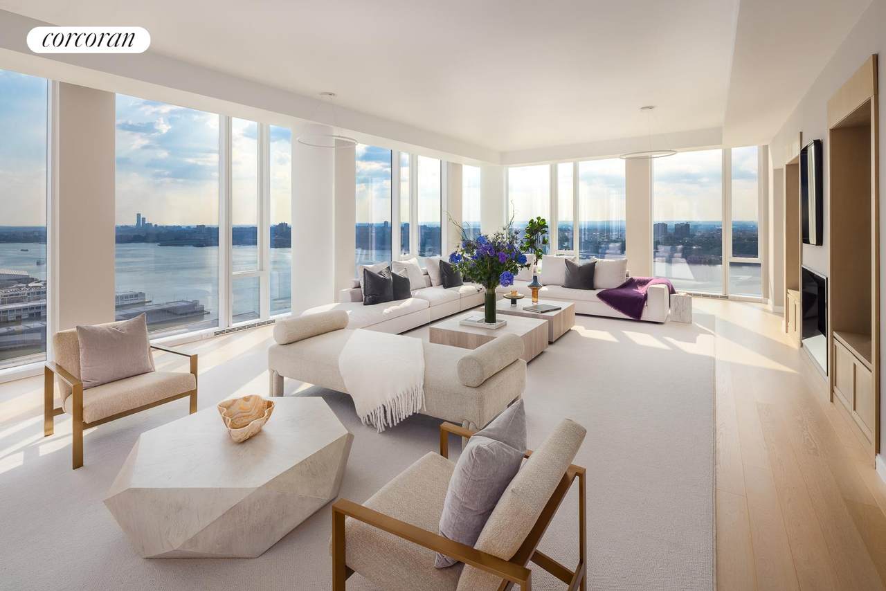 10 Riverside Boulevard - Photo 1