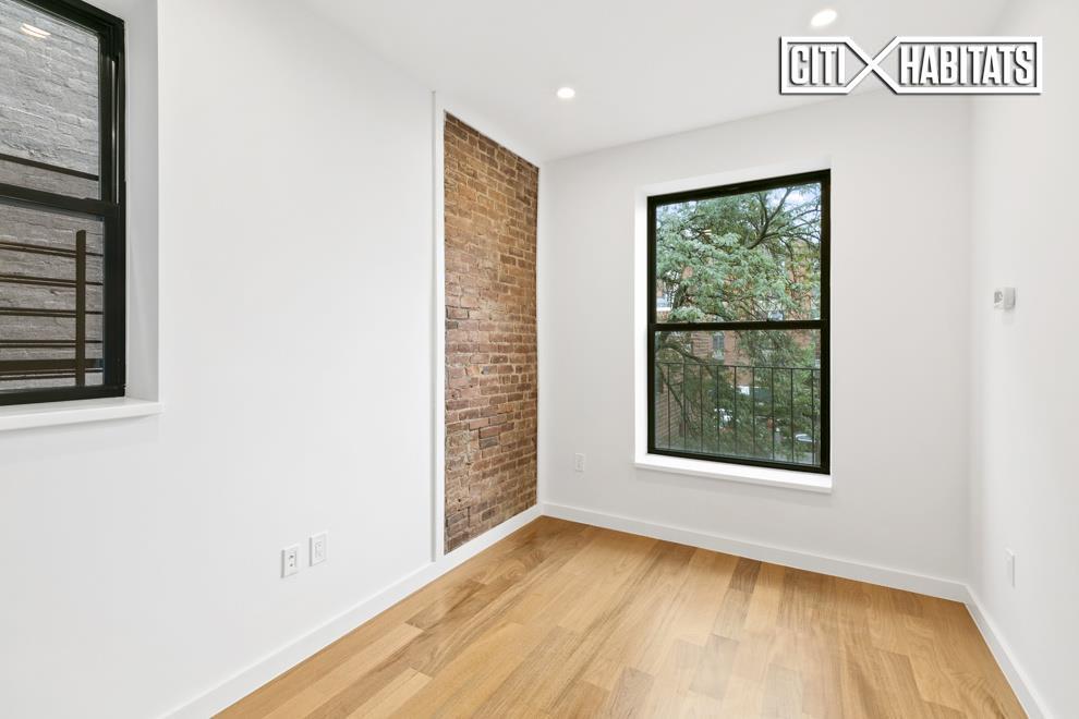 420 138th St - Photo 1