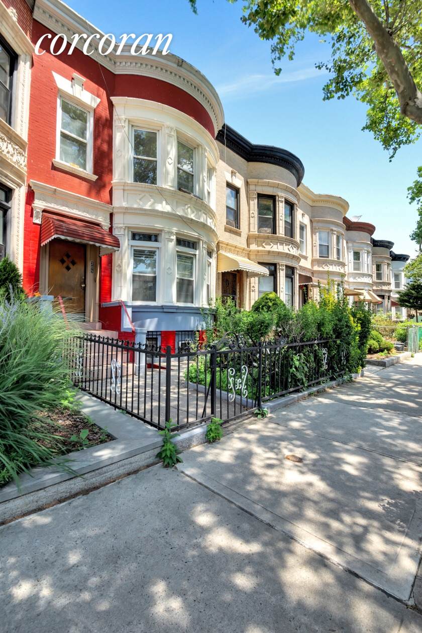 205 Lefferts Ave - Photo 1