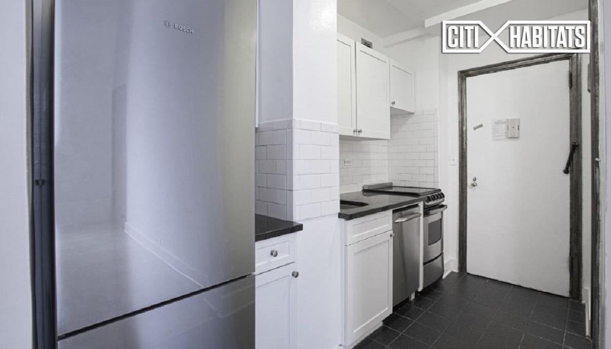 310 44TH St - Photo 1