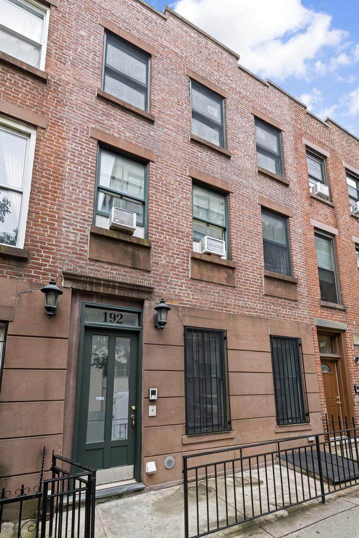 192 9th St - Photo 1