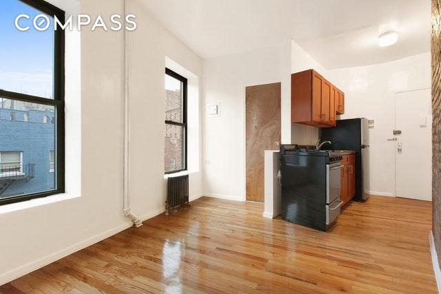 117 Perry St - Photo 1