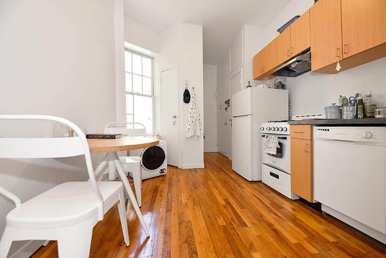 320 17th St - Photo 1
