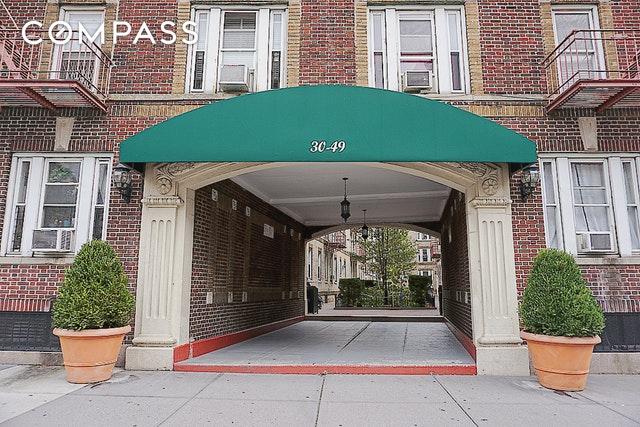 30-49 Crescent St - Photo 1