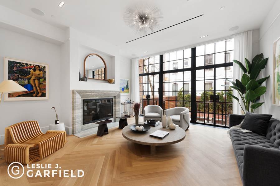 313 4TH St - Photo 1
