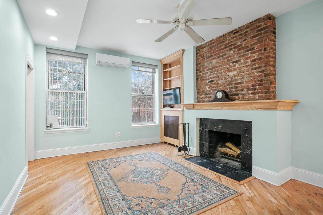 256 Bergen Street - Photo 1