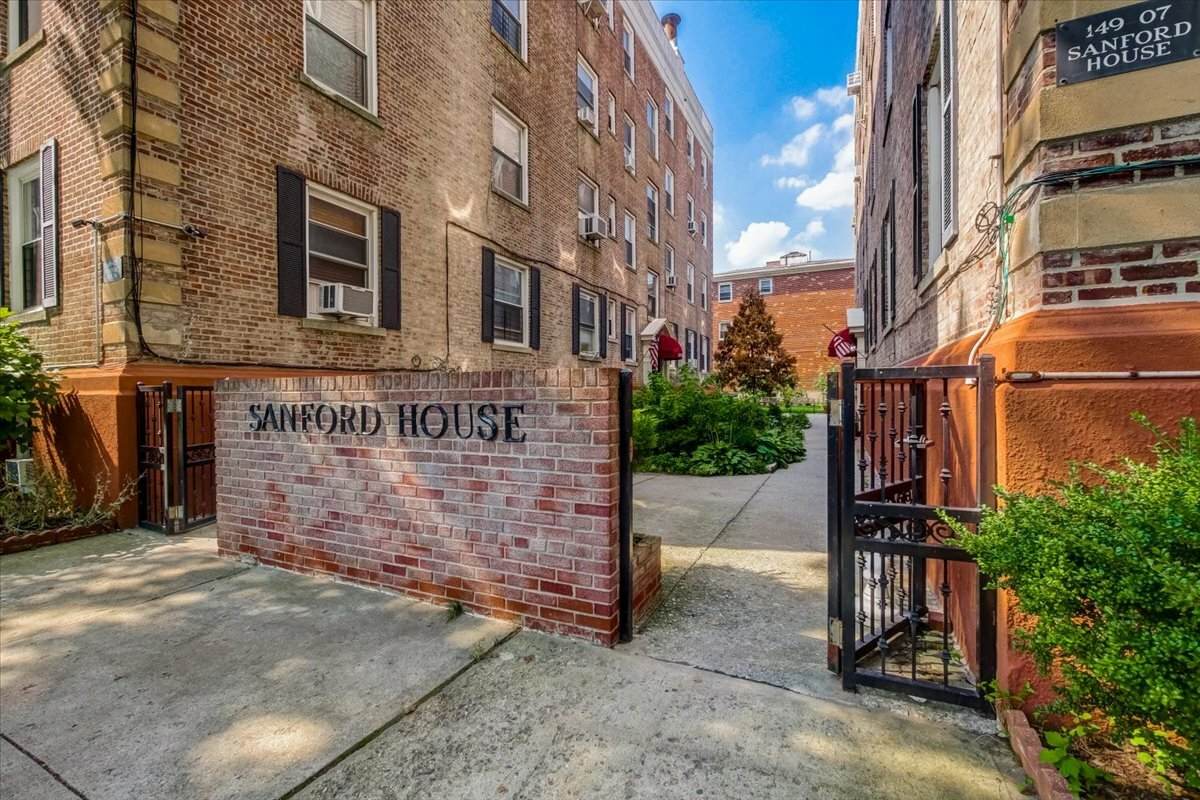 149-07 Sanford Avenue - Photo 1
