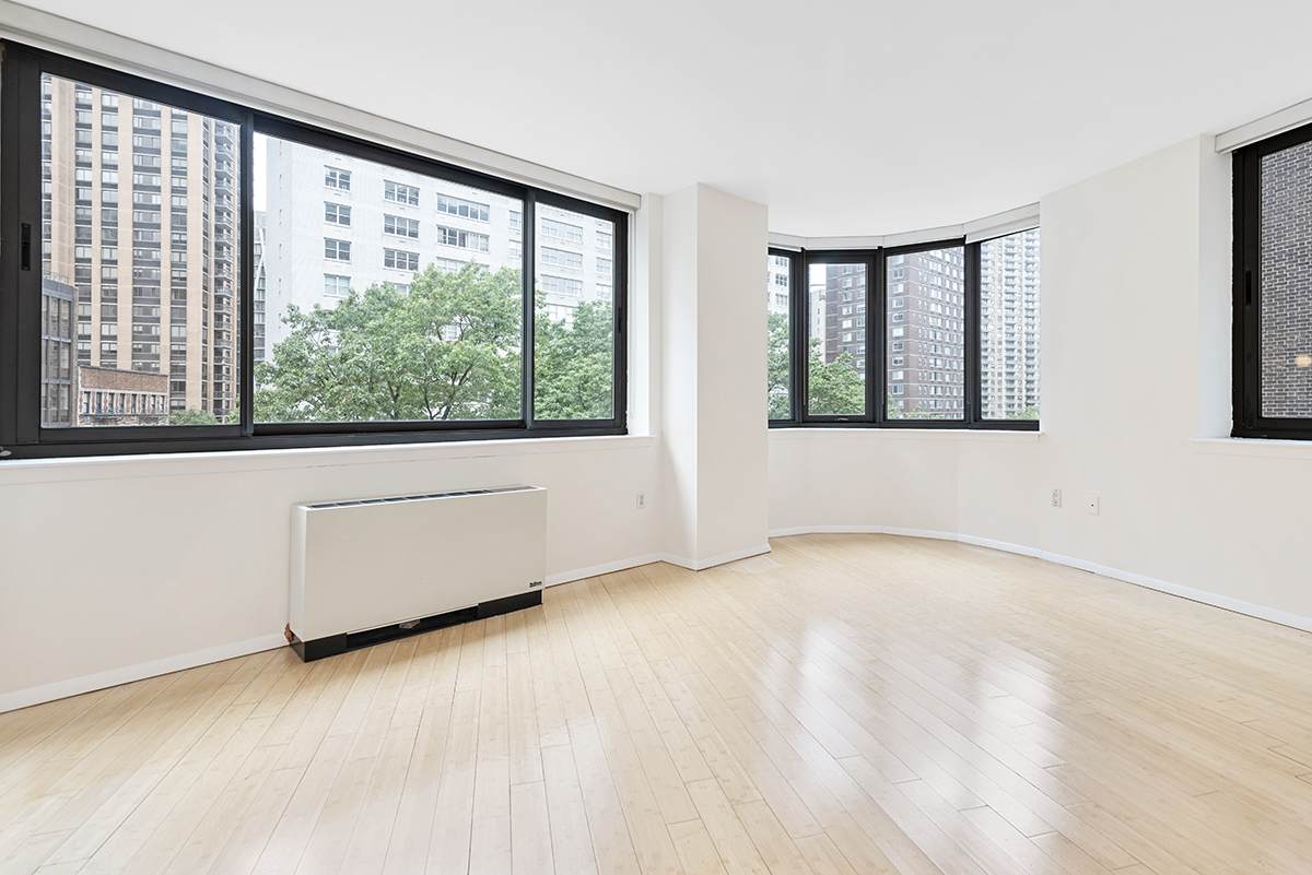 2000 Broadway - Photo 1