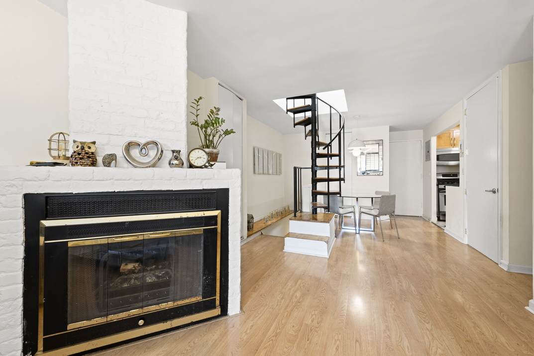 372 5TH Avenue - Photo 1