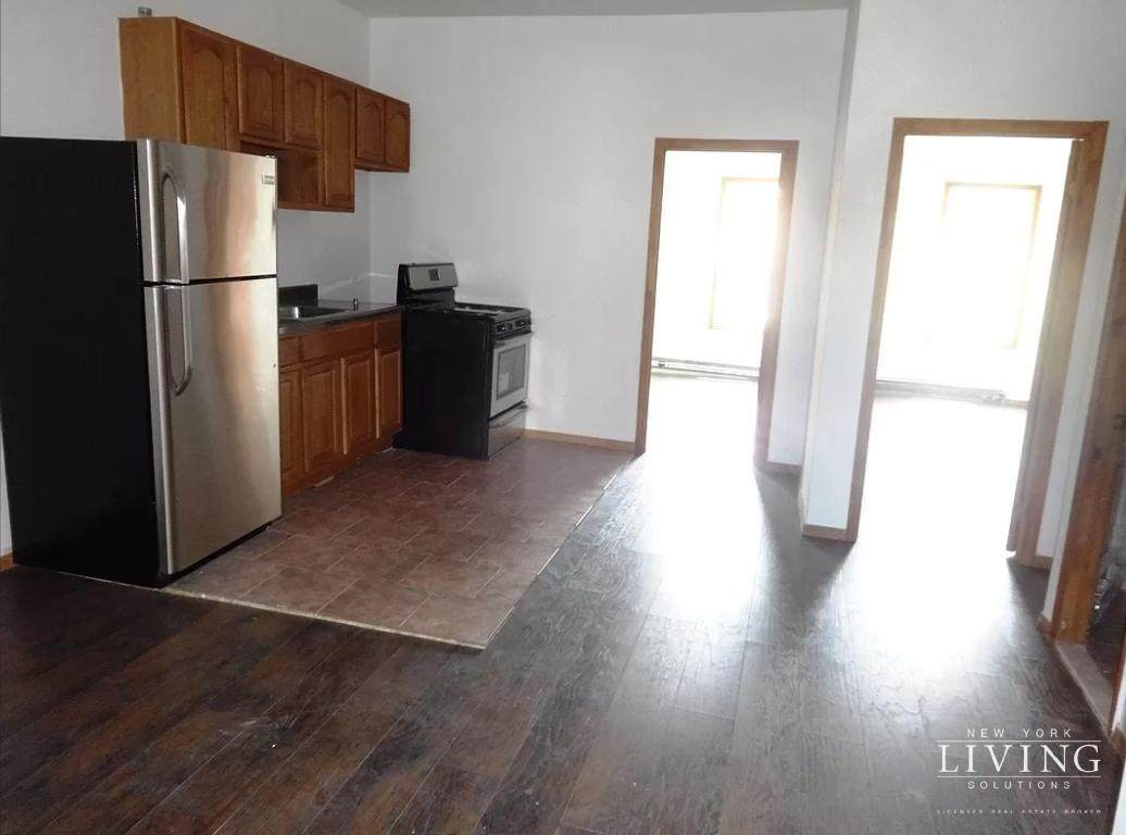 1124 Halsey Street - Photo 1