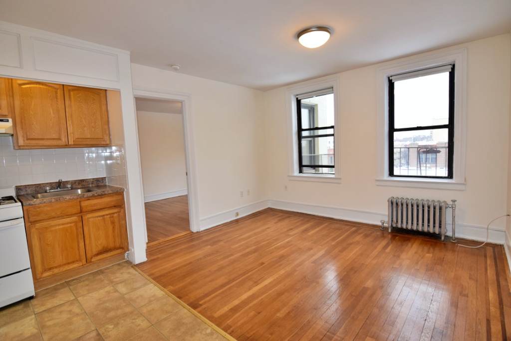 32-15 35th Street - Photo 1