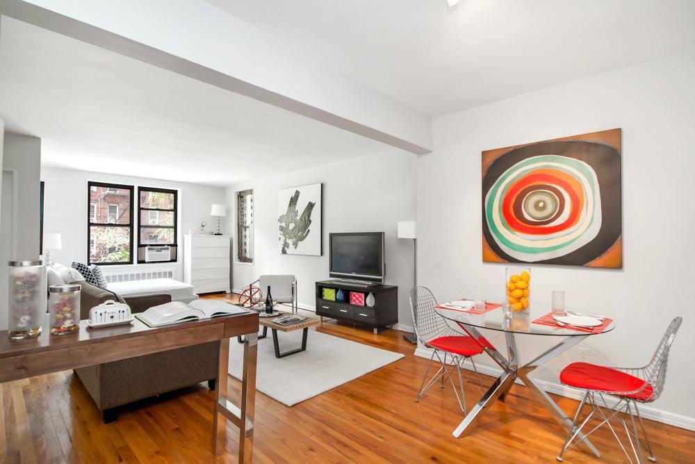 1420 York Ave - Photo 1
