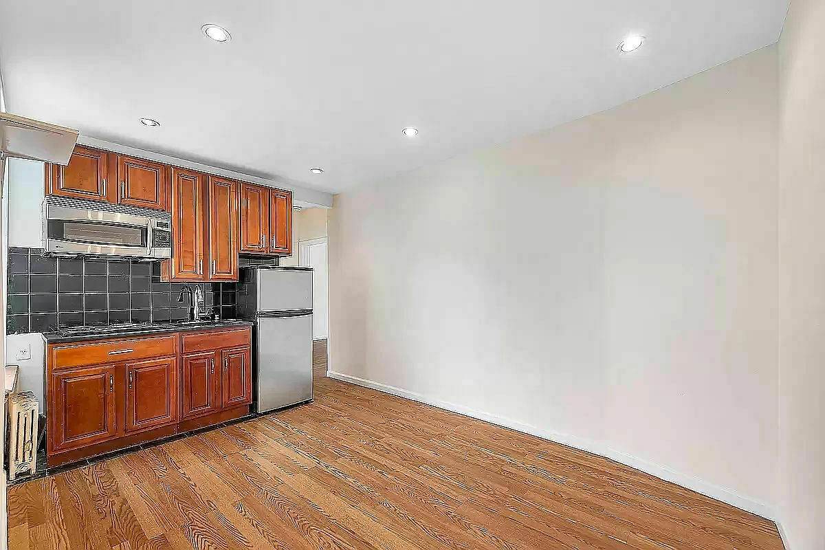 619 5th Street - Photo 1