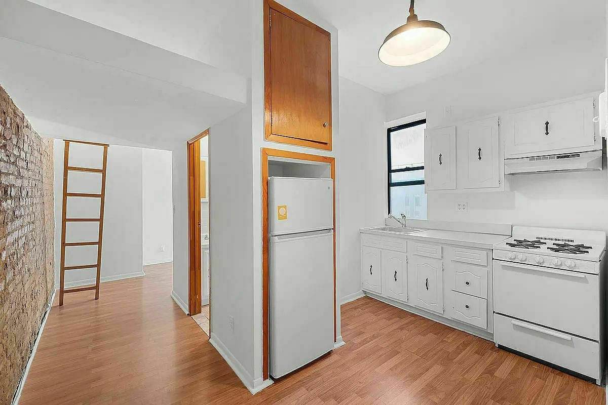 619 5th Street - Photo 1