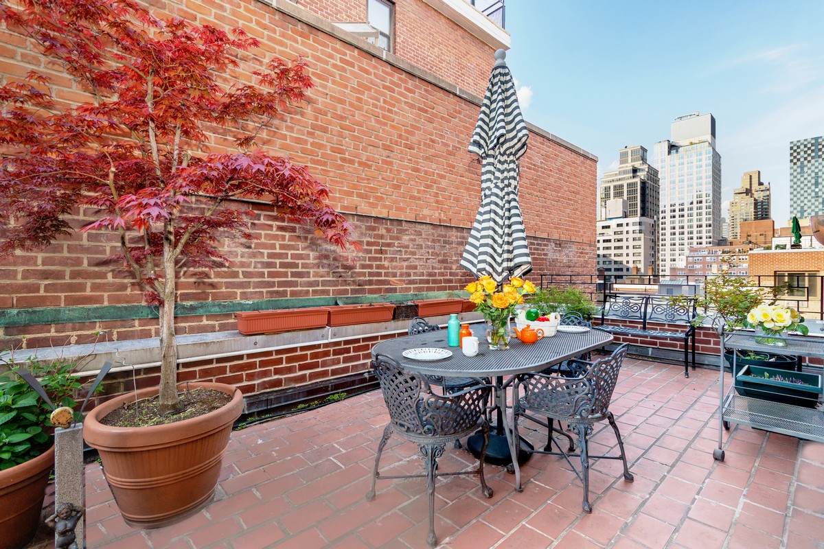 425 63RD Street - Photo 1